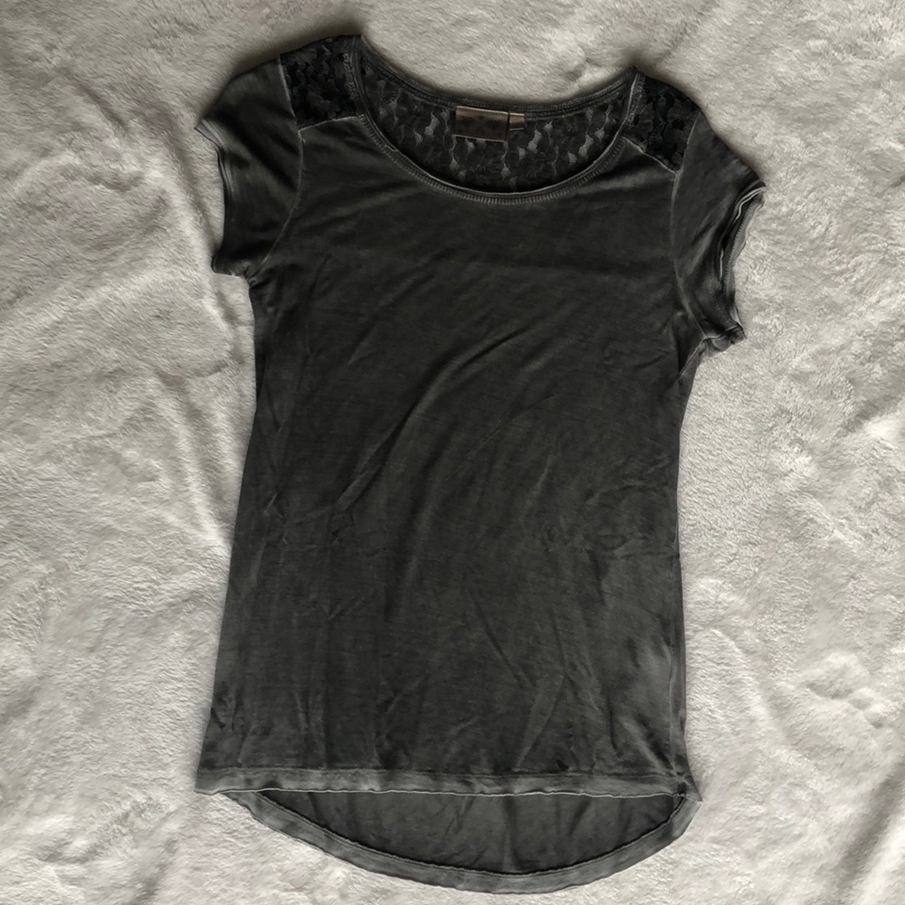 Dantelle shirt with Lace Detail